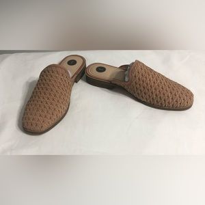 Journee Signature Women’s  sandals Slip on  leather flat pointed brown.71/2